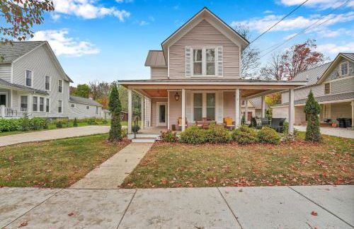 Stay and Play in Ellicottville Village! Home with Deck - Foto 28