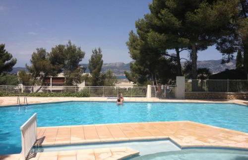 Au cœur du port de Saint-Mandrier, piscine, tennis, charme et confort - Photo 1
