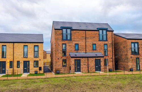 Stunning 3 Story Home, 3 x King Size Beds, Pool Table, Free Parking x2, Ping Pong - Foto 3