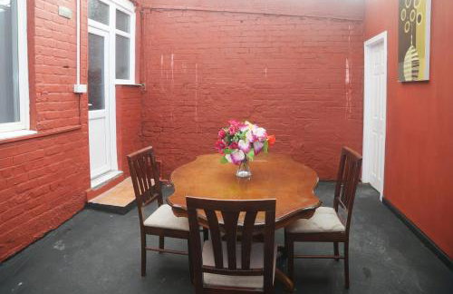 CHEADLE HOUSE HOLIDAYS - Foto 18