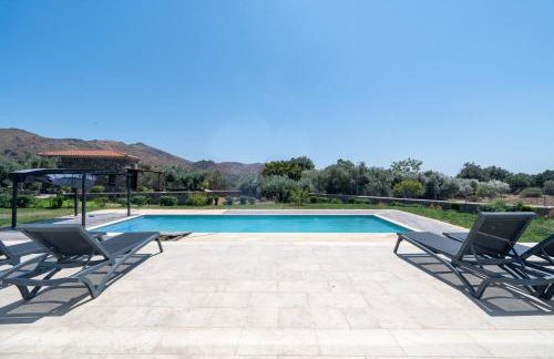 Villa & Stone House with Pool, 10 Mins to Skala Eressos Beach - Foto 47