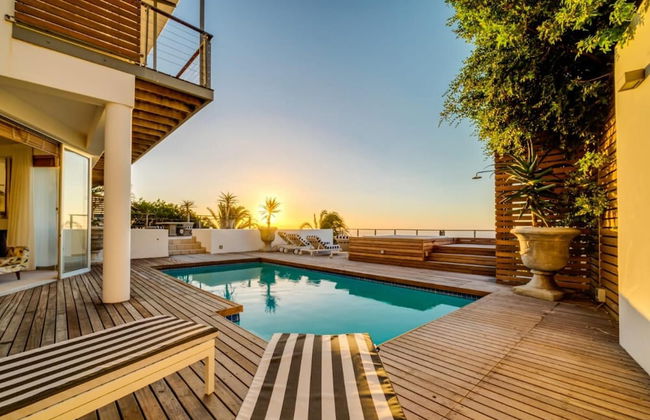 Immaculate Camps Bay Villa w Jacuzzi Views Pool Villa Grenache - Photo 7