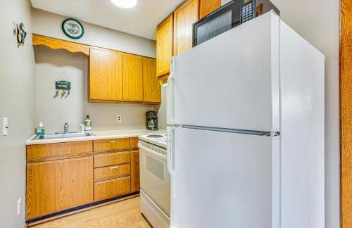 Michigan Manistee River Cabin about 1 Mi to Downtown - Foto 7