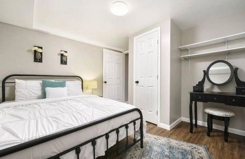 The Bumble Bee Hive 7-Bedroom House w/ Hot Tub - Foto 19