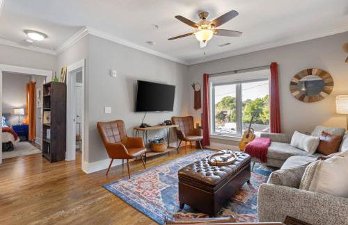 Only 4 Miles to Broadway with Free Parking and TVs in Bedrooms - Foto 3