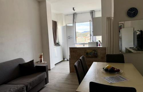 HOST4U - Vista Valle a pochi passi dalla Stazione e Centro di Imperia - Foto 17