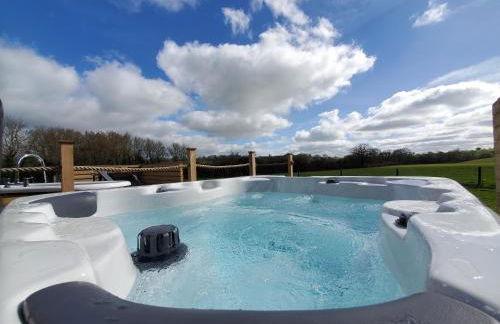 Riding Gate Lodge - Photo 1