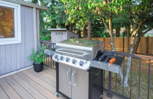 Charming and Spacious House with Relaxing Huge Deck - Foto 39