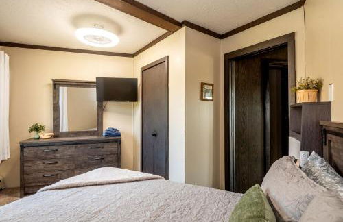 Stunning Cabin Getaway Perfect for Large Groups Situated in Boyne Falls, Michigan - Photo 24