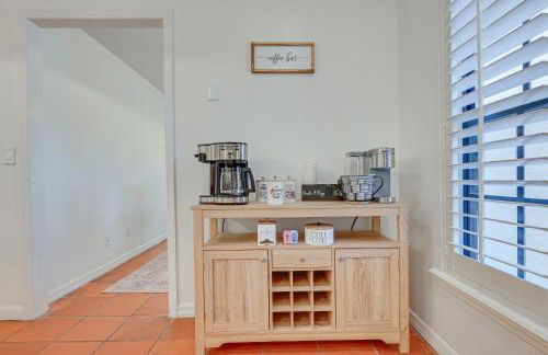 Exciting Valrico Villa with Private Pool and Game Room - Foto 9