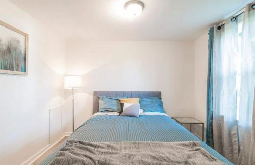 Cozy 3BR Country Retreat with Porch Games & Modern Comforts - Foto 7