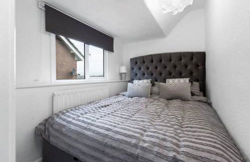 City home with parking and garden- pet friendly - Photo 70