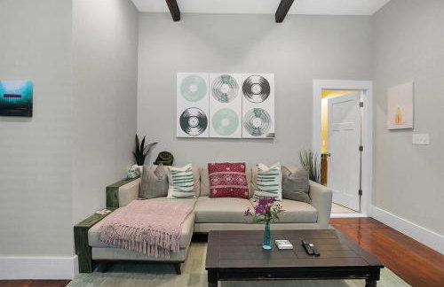 Prime location very close to downtown! - Photo 13