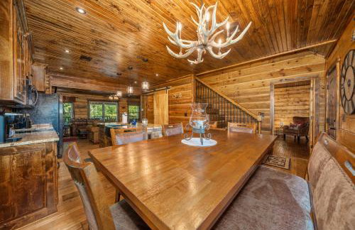 River Lodge Escape with Hot Tub - Foto 15