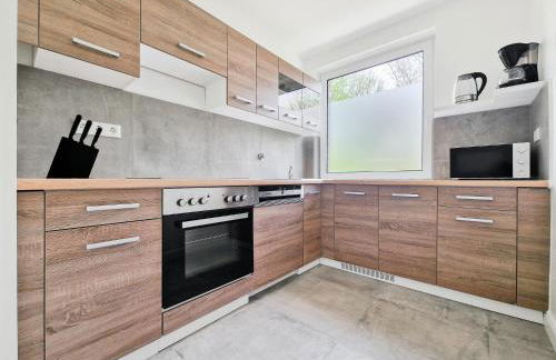 Tolstov Apartments - Monteurwohnungen - 3 Schlafzimmer - Küche - Balkon - Waschmaschine - 25 Min zur Messe DUS - Foto 4