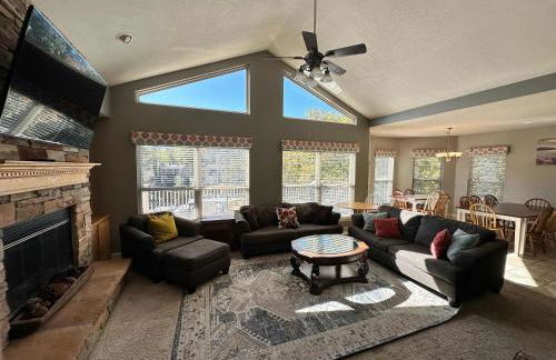 Lake It Easy - Waterfront Getaway with 7 Bedrooms - Foto 2