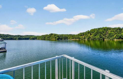 Dockside of the Moon - Photo 52