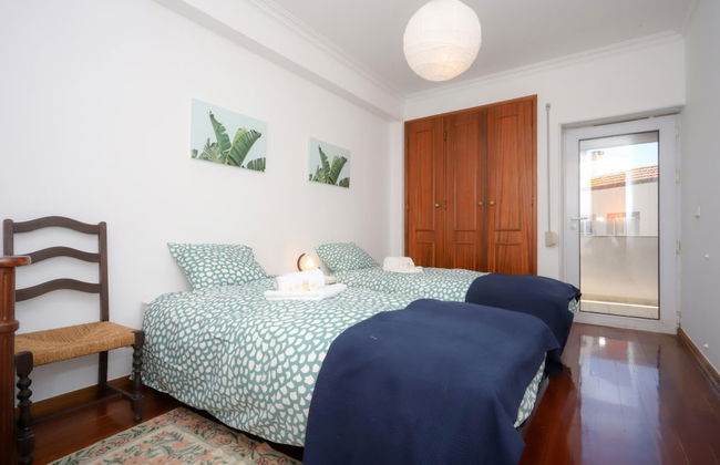 Sea View Apartment by Rent4all - Photo 10