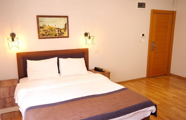 Sheriff Residence - Photo 10