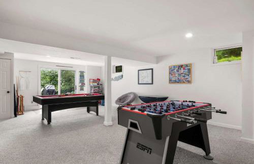 Pond Front Home w Game Room Dog Friendly - Foto 13