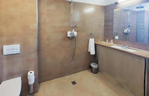 Awesome Home In Saint-Laurent-De-La-Ca - Foto 29