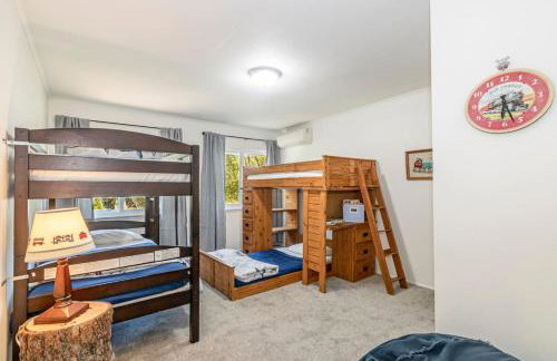 Sierra Vista by Willowbend Creek and waterfalls, Sleeps 16, with Hot tub, Play Yard, Arcade - Foto 36