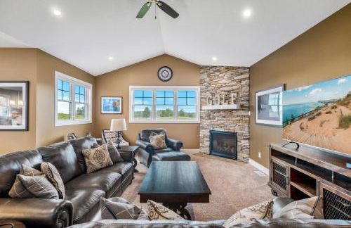 Golf in Luxury - 4BDR Home on Agaming Golf Course - by Torch Lake - Foto 7