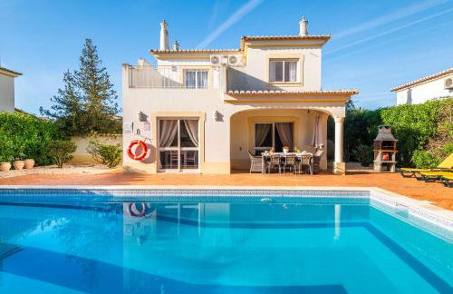 Villa Oasis, Piscina, Jacuzzi, Ténis e Praias! - Foto 1