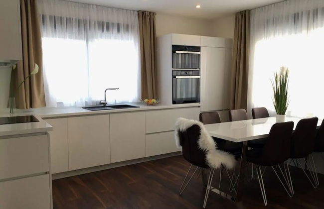 Modern Villa With Private Heated Pool and Lounge Area for a Relaxing Stay - Foto 6