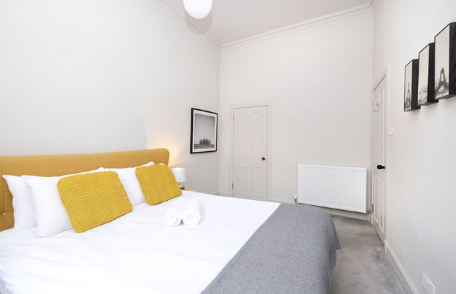 JOIVY Iconic Cockburn Street 4 Bedroom Apartment: Heart of Old Town - Foto 65