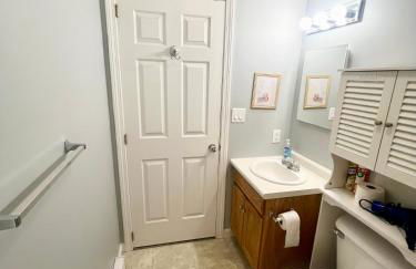 2026 Summer Cottage Sleeps 6, 2 Bedrooms Sun Room Jaccuzi 1 Mile to Beach! - Foto 20