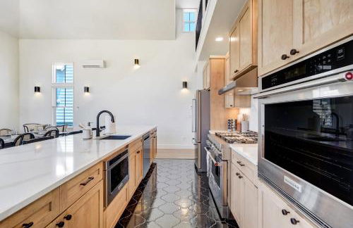 Whitewater Villa - 5BR Luxury Retreat with Hot Tub - Foto 23