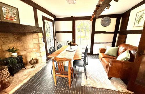 Stylish Tudor Cottage & Hot Tub - Photo 38