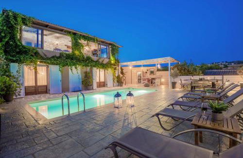 Villa Tramonto with Private Heated Pool, by ZanteWize - Foto 35