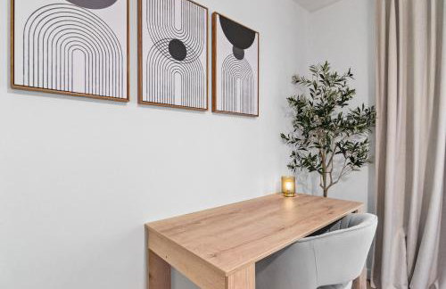 Game Room and Huge Yard with Fire Pit Yard Games and BBQ Near UE and Downtown - Foto 14