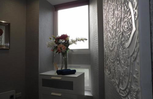 City Convenience, Calm Comfort-- A Stylish One-Bedroom Retreat Just 3 Stops from the Heart of the City - Foto 23