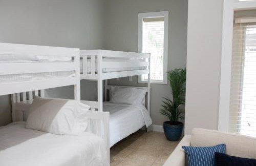 Cozy Beach House, Heated Pool , Fast WiFi - Foto 7