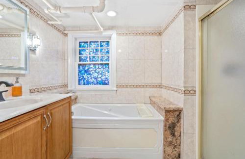 8BR 3BA Classic by Tropicana, Boardwalk, Beach - Foto 57