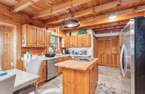 Cabin Bliss - Just 1 Mile from Lake Lanier - Foto 5