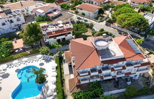 1 Bedroom Amazing Apartment In Ricadi - Foto 8