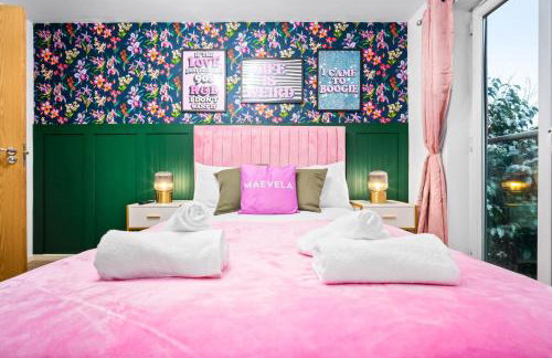 Stylish Manchester 4 Bed House with Garden - 4 Doubles Beds & 1 Single Bed - Sleeps 9 - Salford - FREE PARKING - SMART TVs in every bedroom - FREE NETFLIX - 6 min to City Centre, Close to Trafford Centre, Etihad Stadium, Manchester Arena, Clubs & more - Foto 15