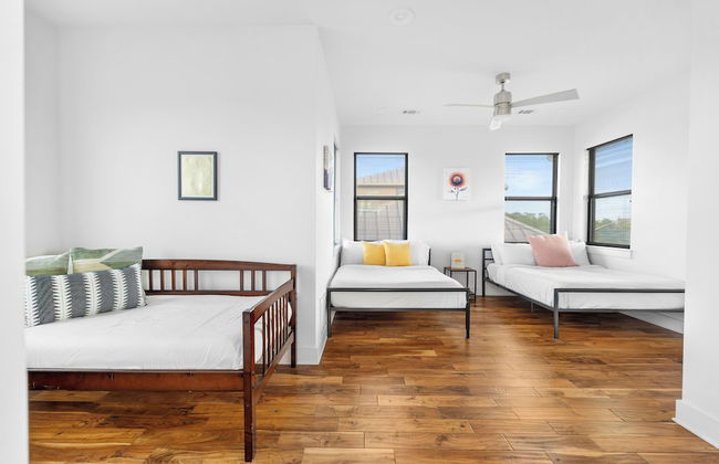 Walk to Restaurants & Entertainment on East Side - Foto 6