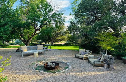 Historic Adobe 1 acre compound ultimate Santa Fe immersion Classic & Dreamy - Foto 8