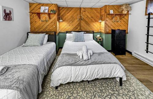 Luxe Farmhouse Chalet Sleeps 12 in Lake Harmony! Lakeview, Hot Tub, Fire pit, Games - Foto 61