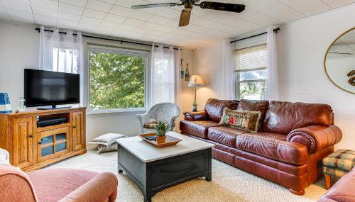 Lakefront Home with Patio in Havana! - Foto 4