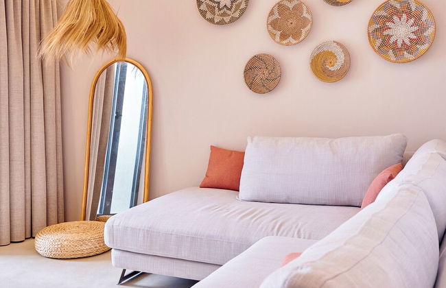 AZAR LUXURY SUITES - Photo 45