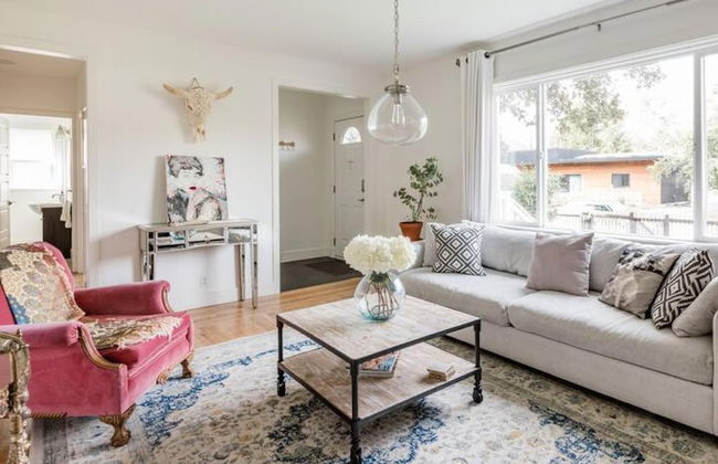 Gorgeous Bungalow With a Backyard Deck - Photo 9