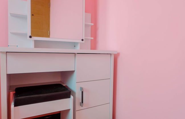 Homey and Stylist 1BR Gading Icon Apartment - Photo 9