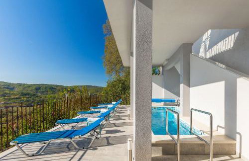 Modernes Apartment mit Panoramablick, Pool - inmitten von historischem Zentrum - Photo 10