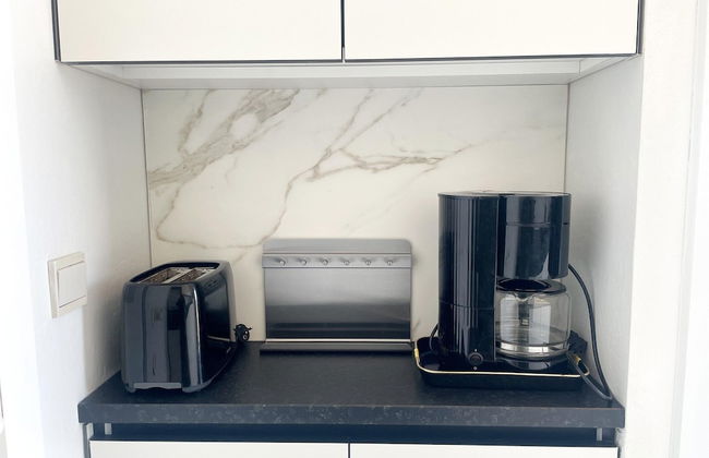 Modern Stay Near Shore - Photo 7